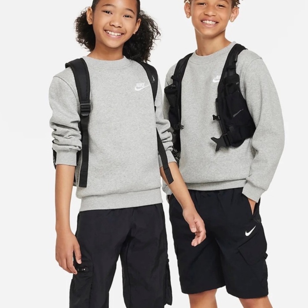 Nike Big Kids' Sportswear Club Fleece Oversized Sweatshirt Gray Crewneck Size M